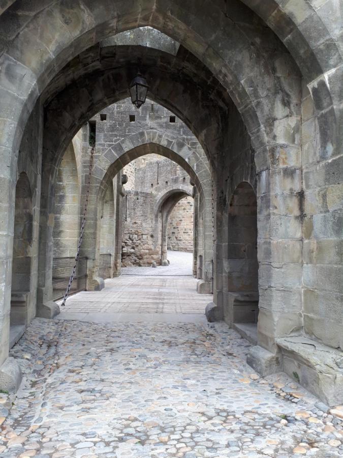 La Medeenne Alairac Bagian luar foto