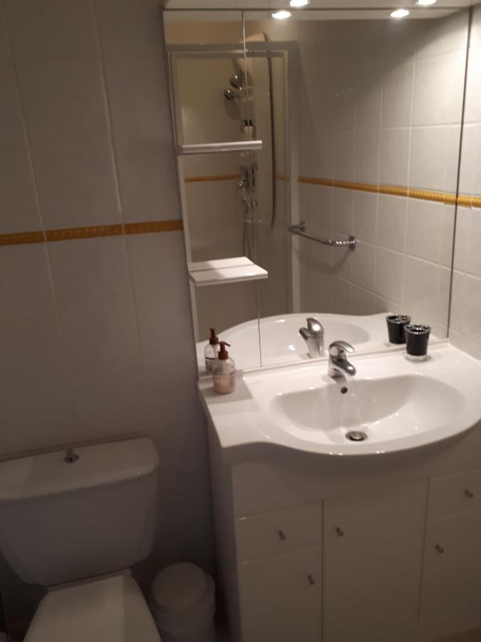 La Medeenne Alairac Bagian luar foto
