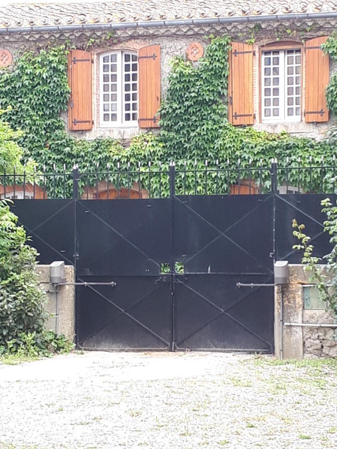 La Medeenne Alairac Bagian luar foto