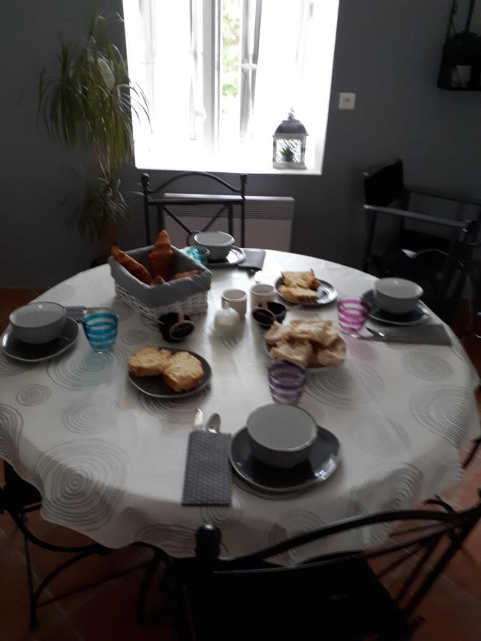La Medeenne Alairac Bagian luar foto