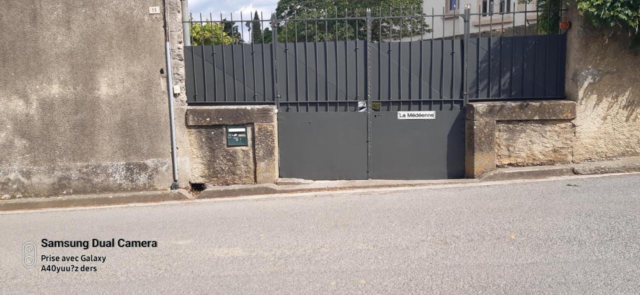 La Medeenne Alairac Bagian luar foto